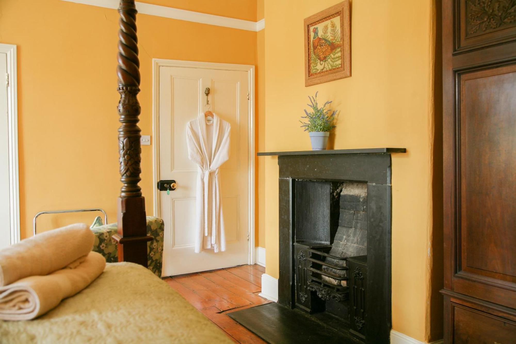 Huntlands Farm Bed & Breakfast Бромярд Экстерьер фото